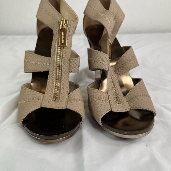 Michael Kors Berkley T-strap Embossed Leather Sandals size 9M, Casual, Formal - Picture 9 of 9